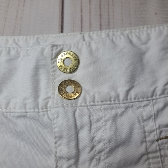 3 FOR 12 SALE  Express Shorts Sz 4 Denim White Shorts - Picture 4 of 8